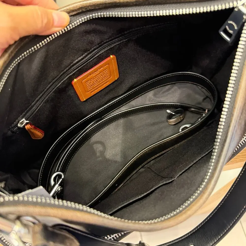 NWT‼️Coach Laurel Shoulder Bag With Pockets In Loved Leather CES84